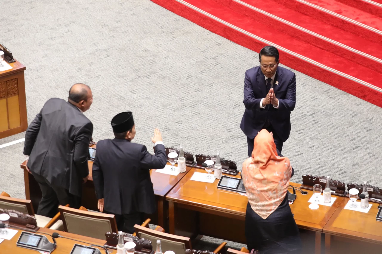 Rapat Paripurna Terakhir...