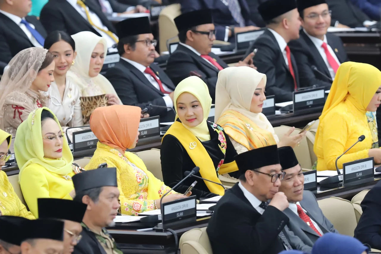 Istri Ridwan Kamil Atalia...