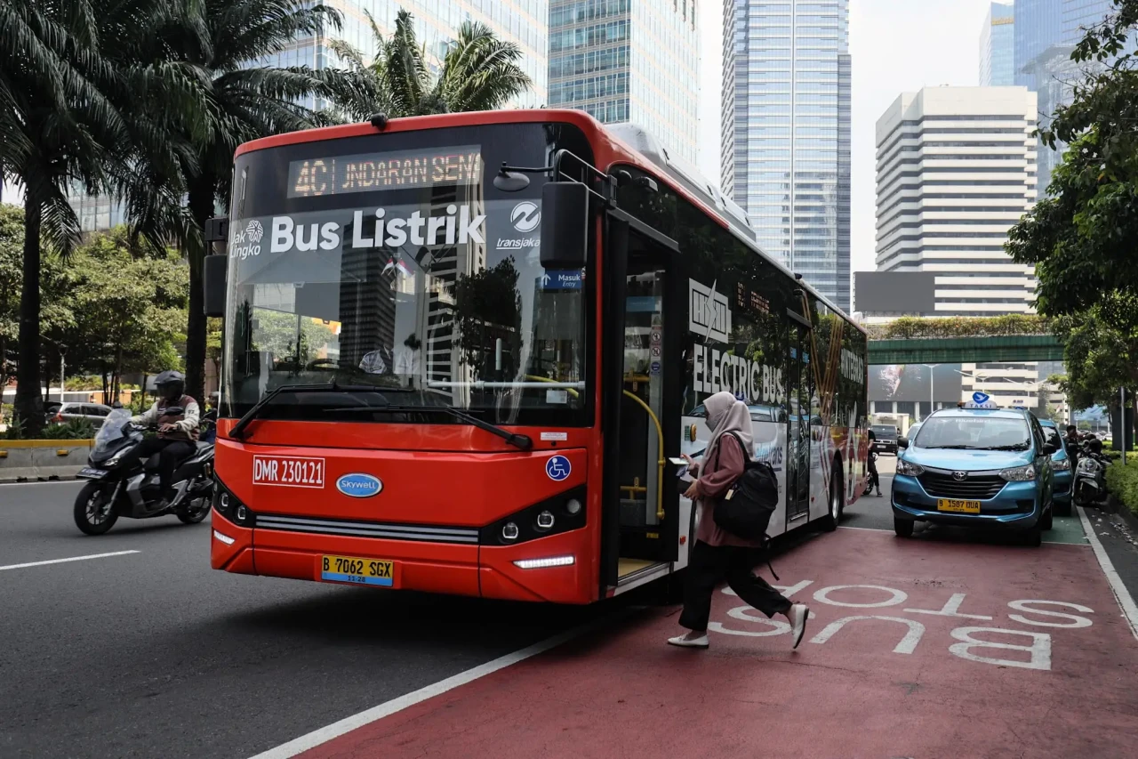 TransJakarta Tambah...