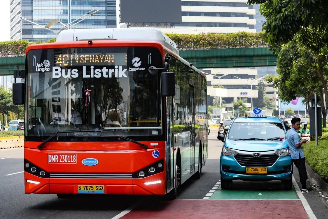 TransJakarta Tambah...