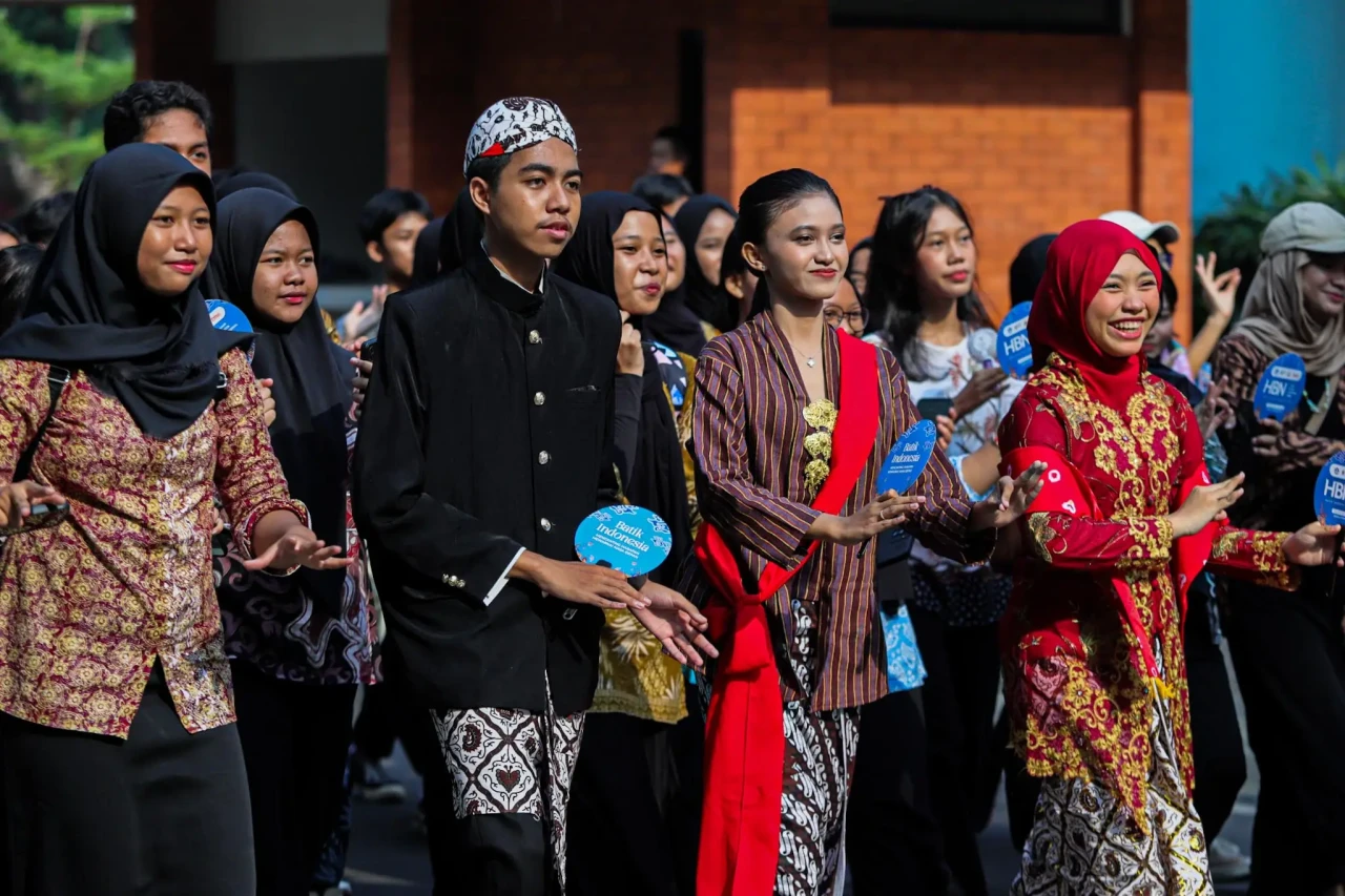 Kemeriahan Kirab Budaya...