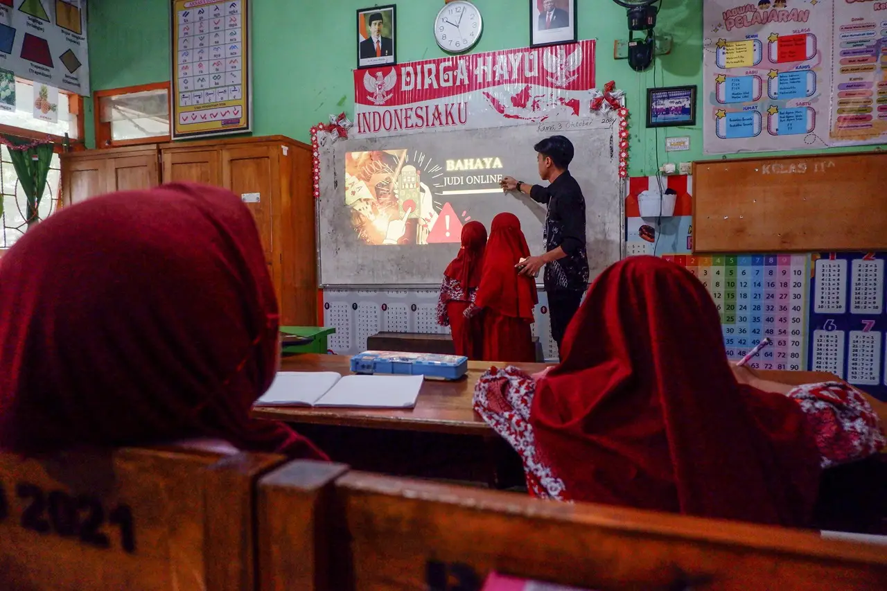 Edukasi Siswa SD untuk...