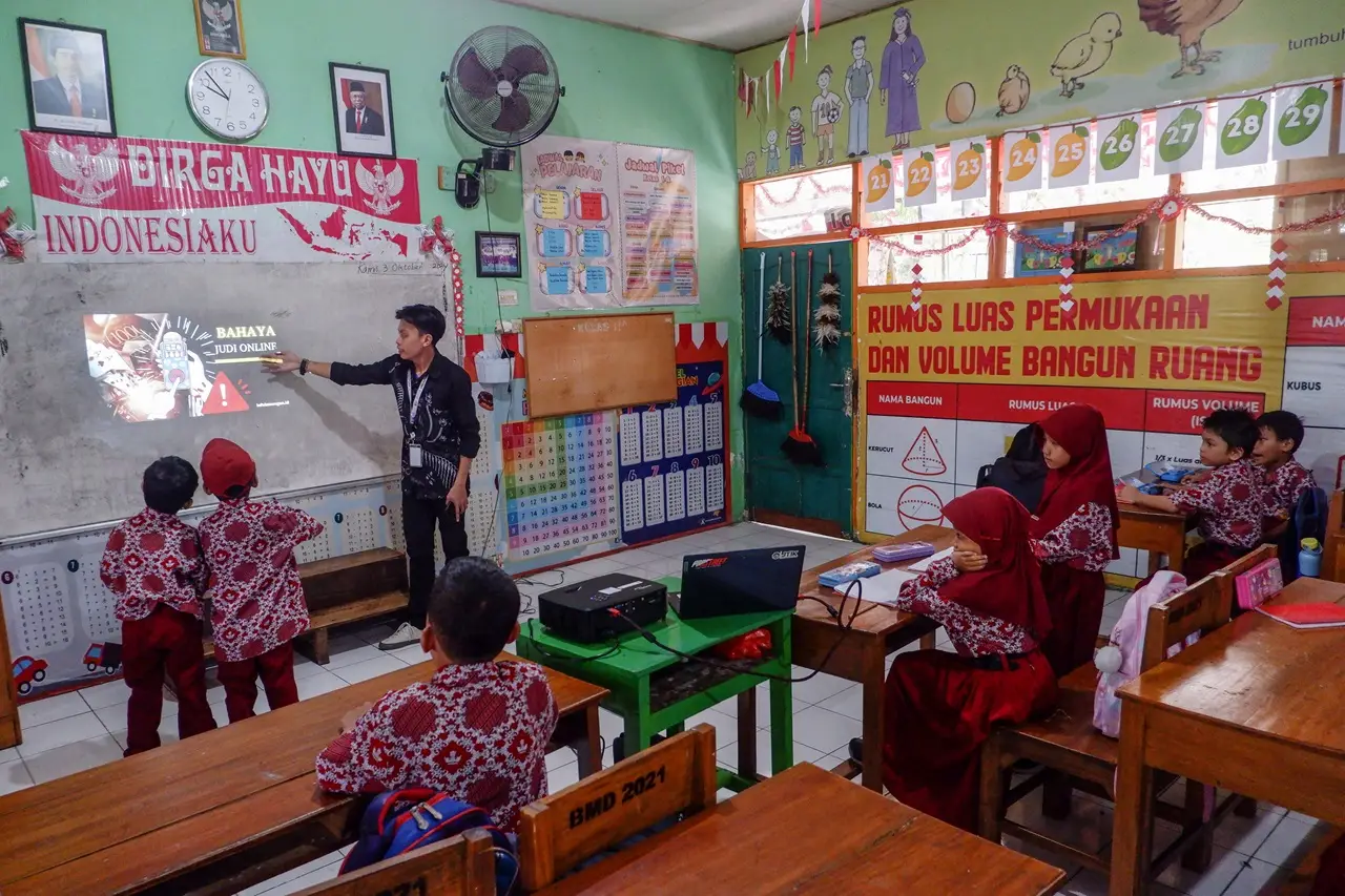 Edukasi Siswa SD untuk...