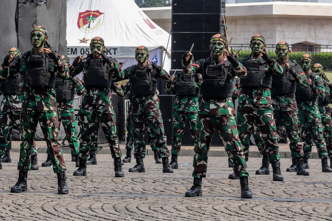 TNI Modern Bersama Rakyat:...
