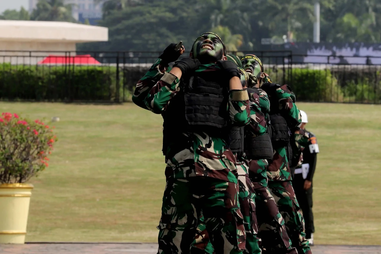 TNI Modern Bersama Rakyat:...
