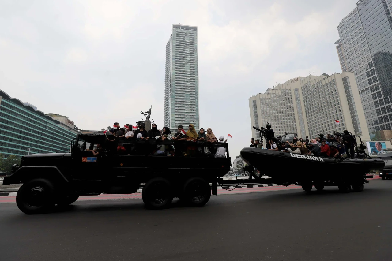 Parade Alutsista HUT...