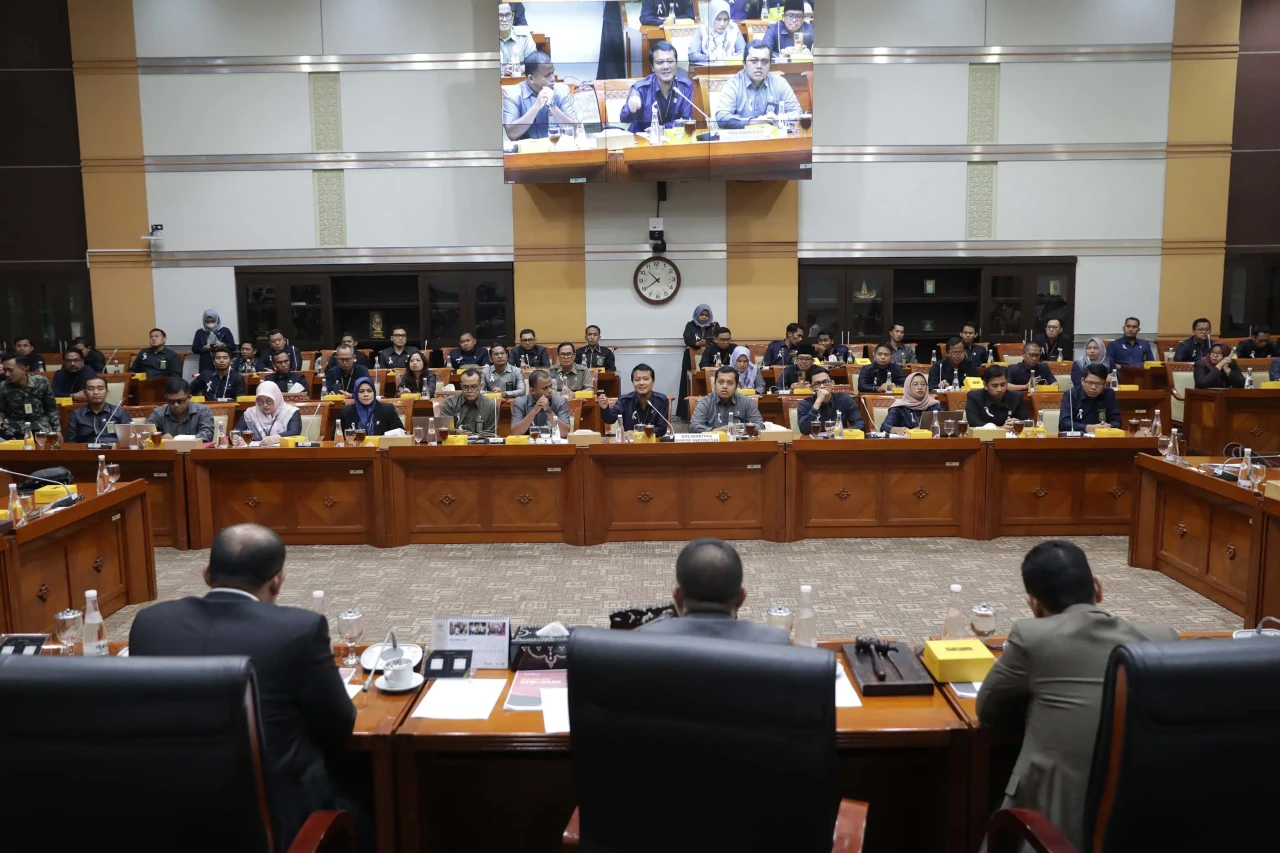 Curhat Gaji Kecil, Solidaritas...