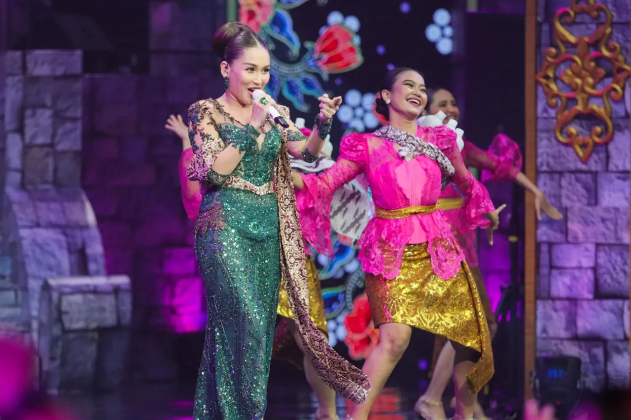 Aksi Ayu Ting Ting di...