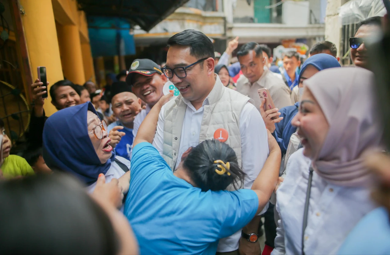 Pelukan Hangat Warga...