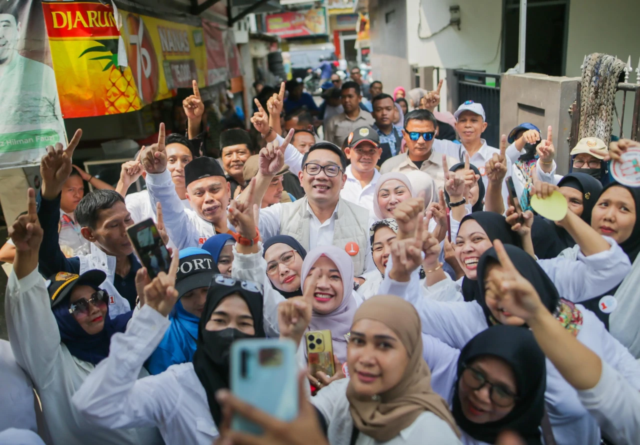 Pelukan Hangat Warga...