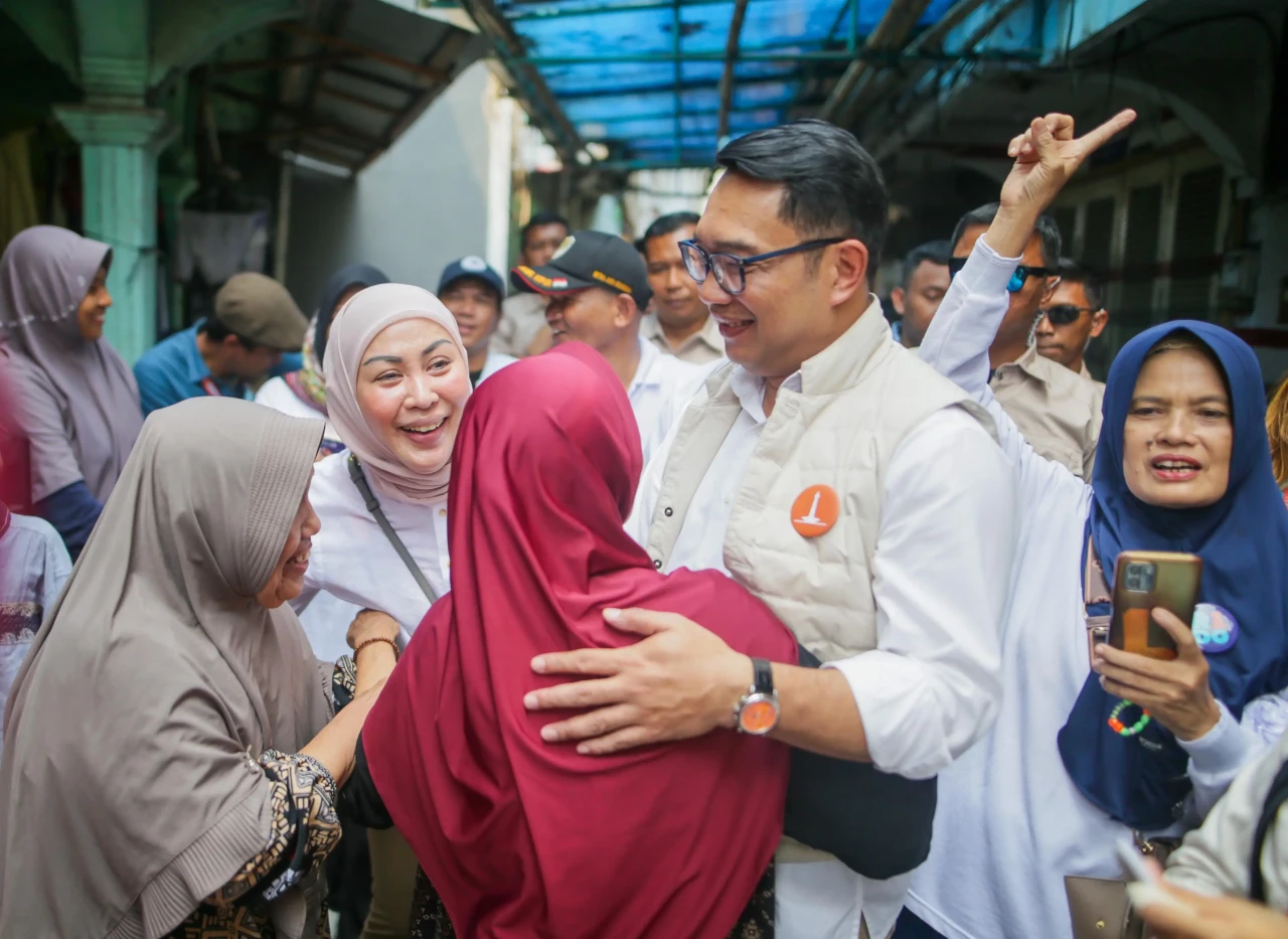 Pelukan Hangat Warga...