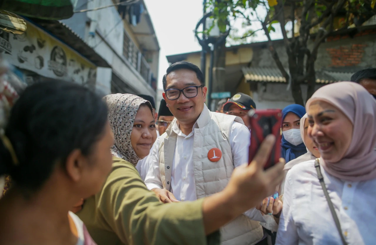Pelukan Hangat Warga...