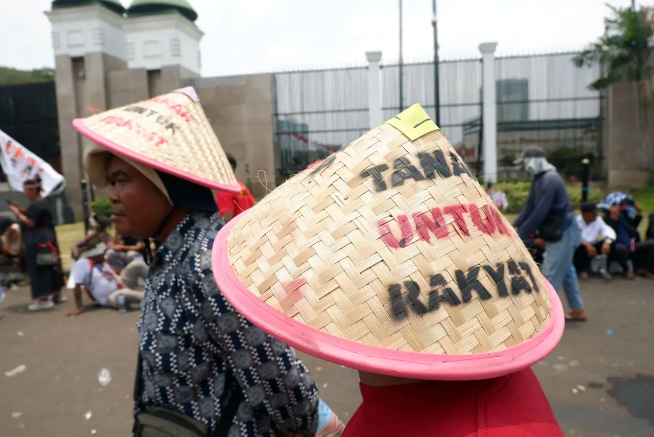 Aksi Simpatik Tuntut...