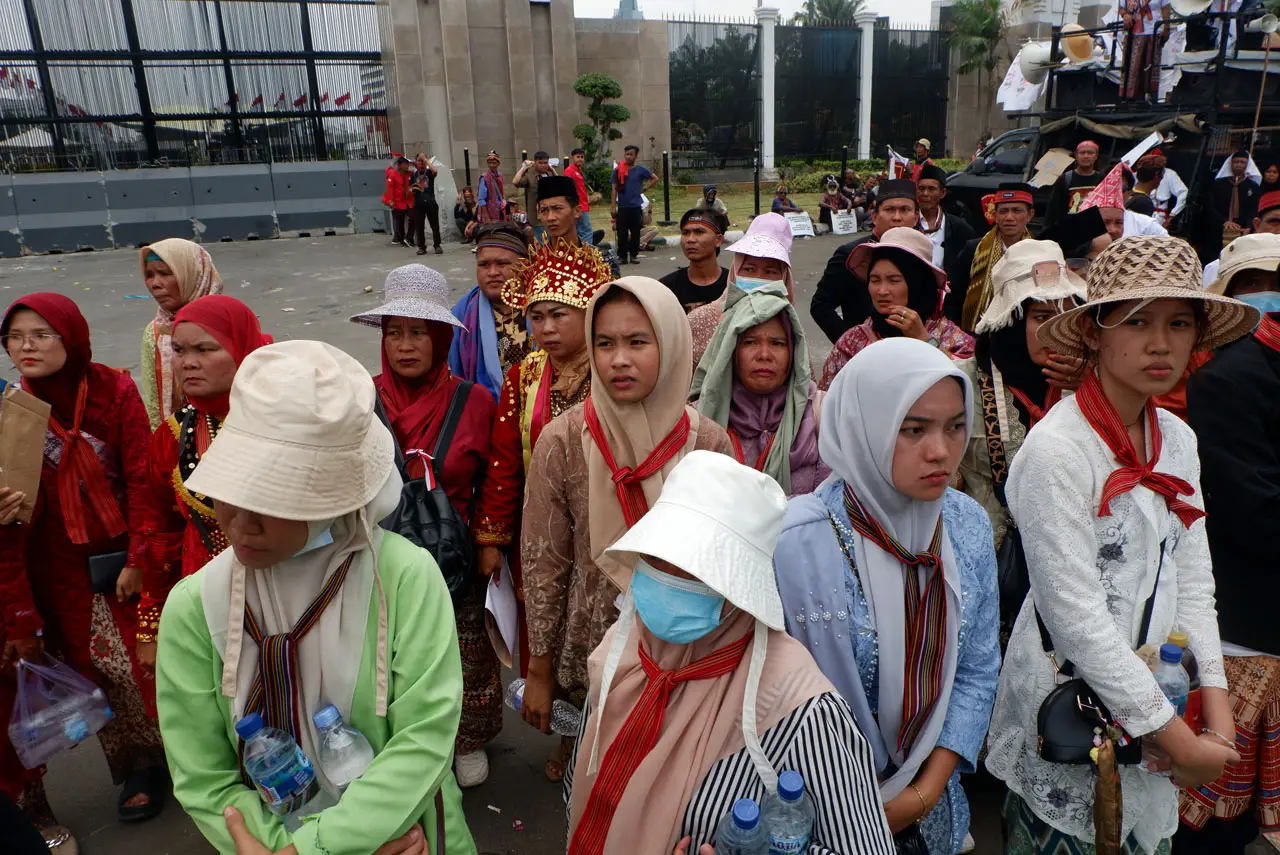 Aksi Simpatik Tuntut...