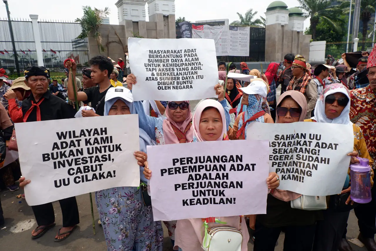Aksi Simpatik Tuntut...