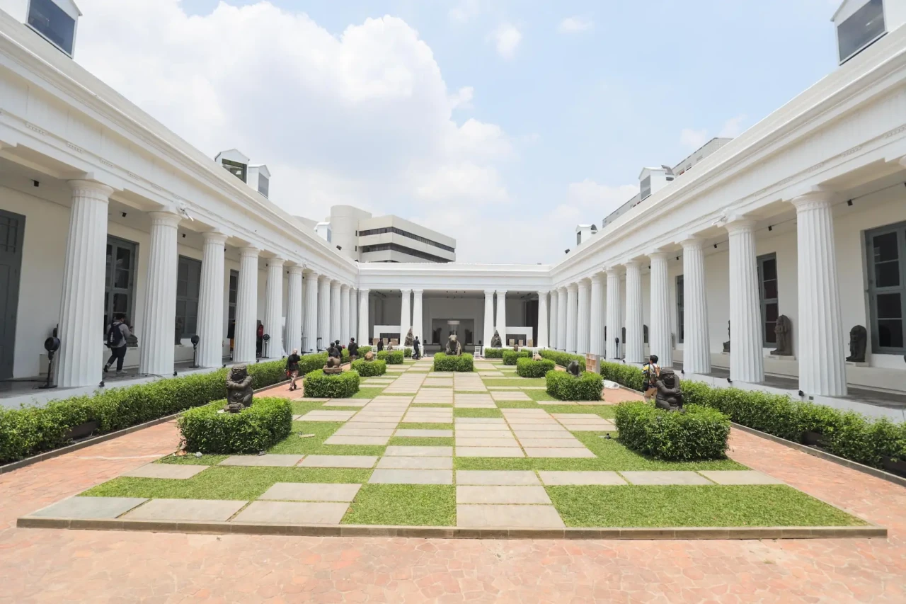 Museum Nasional Kembali...