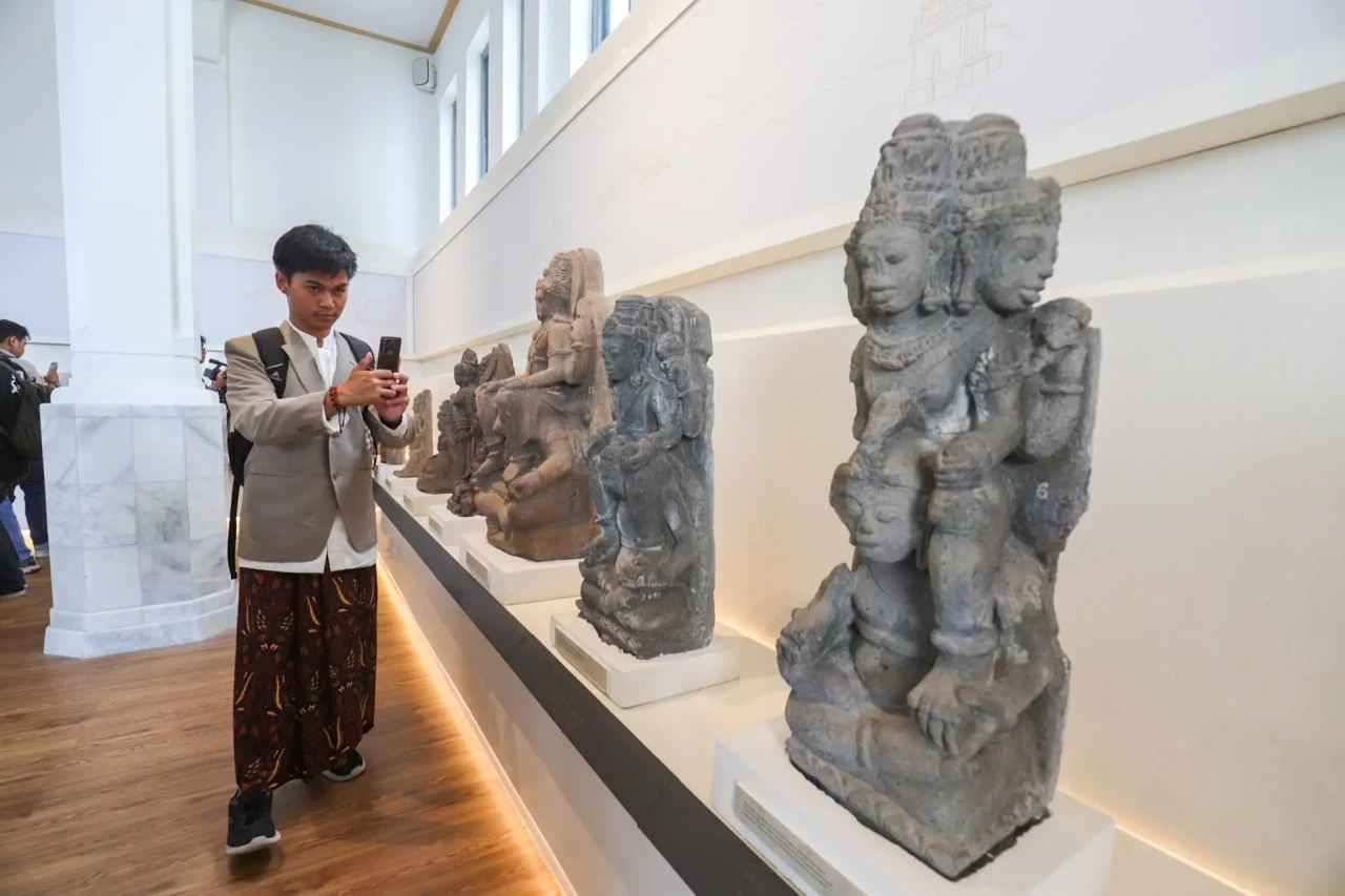Museum Nasional Kembali...
