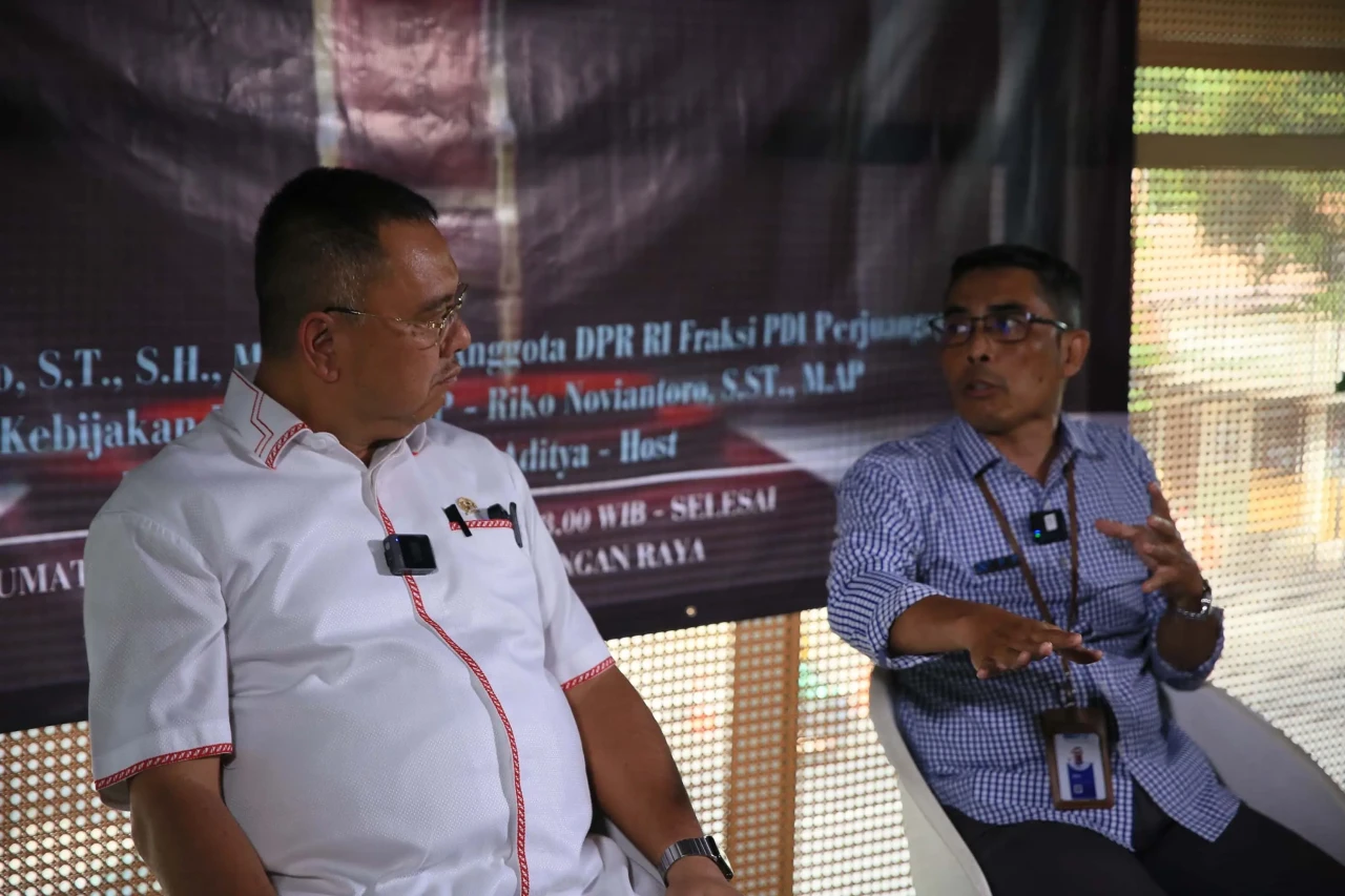 Diskusi Mencari Sosok...