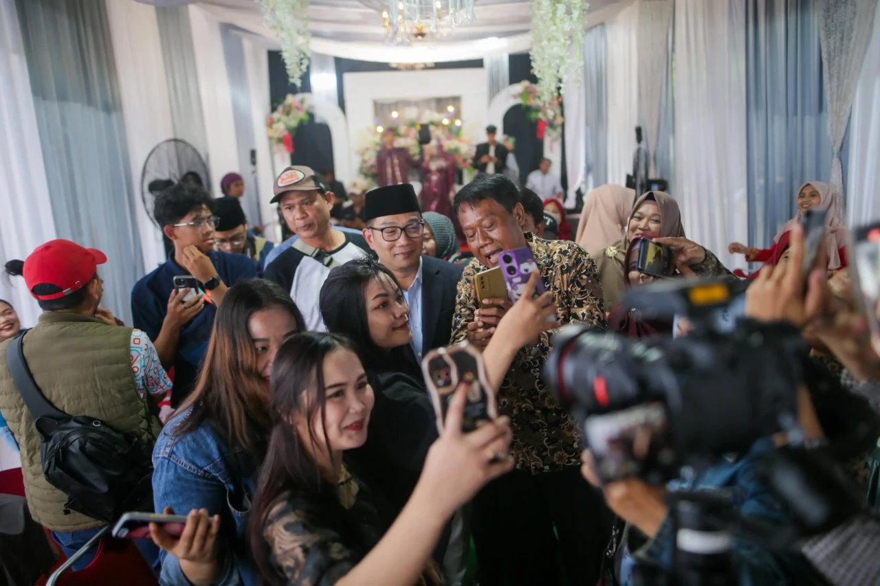 Blusukan di Tugu Selatan,...
