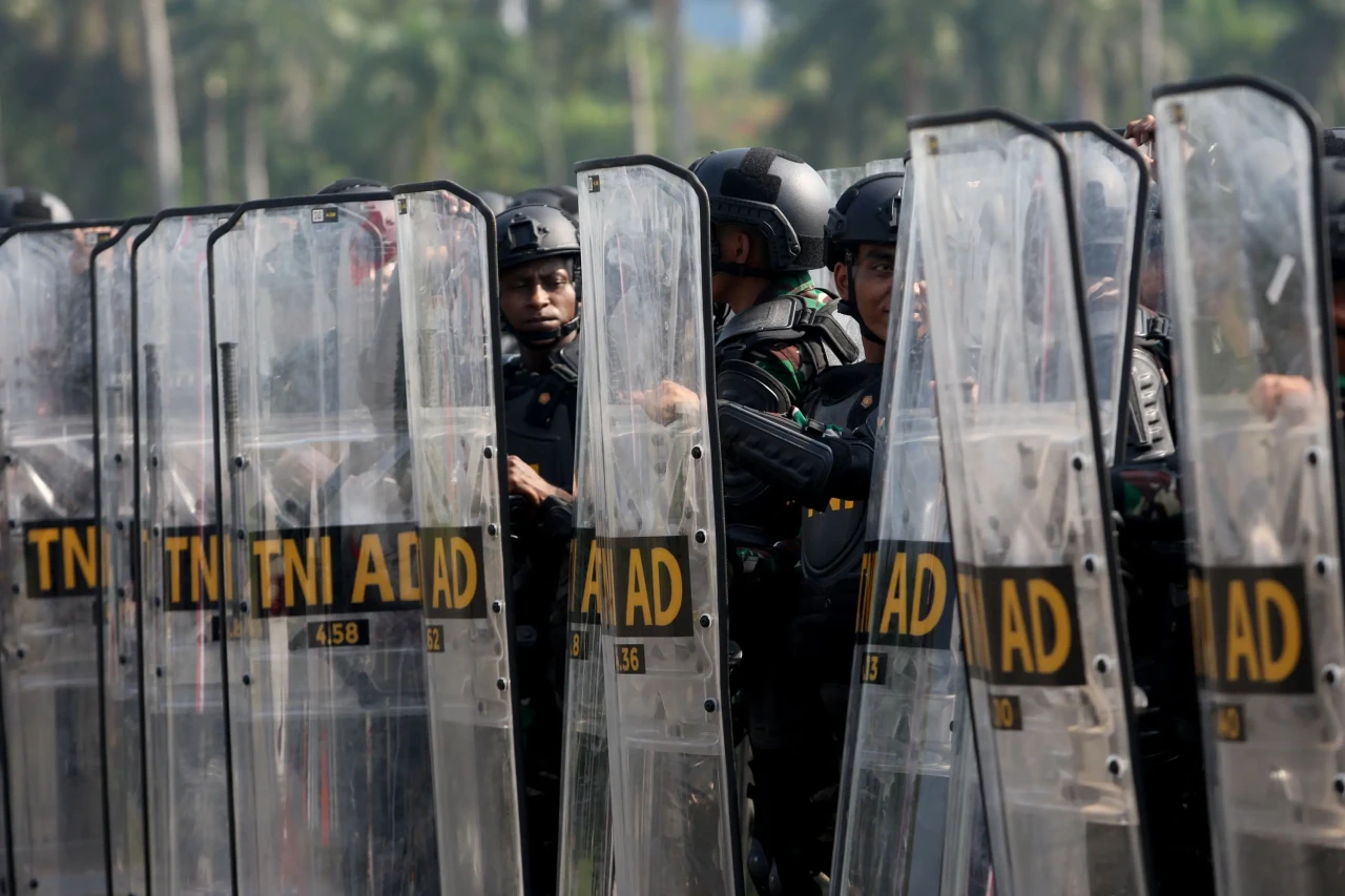 TNI dan Polri Gelar...