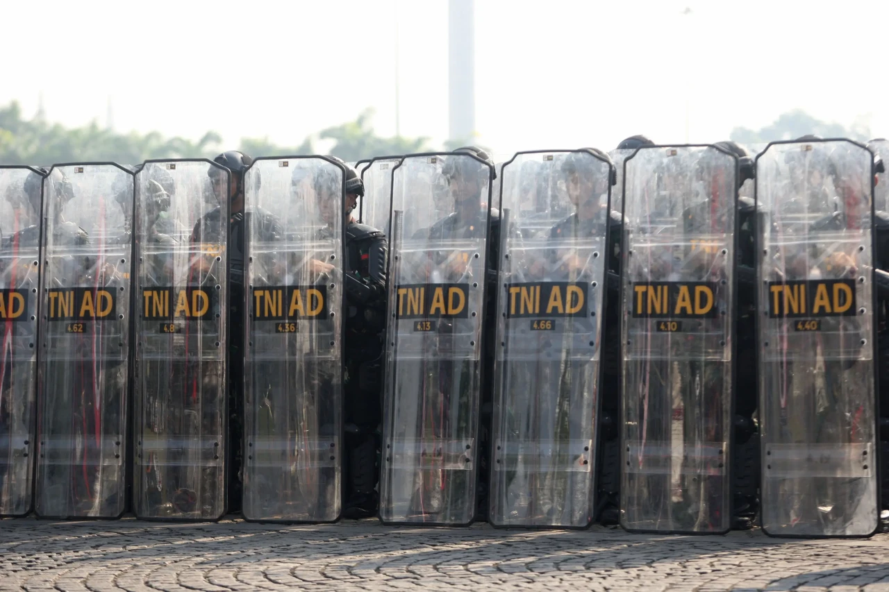 TNI dan Polri Gelar...