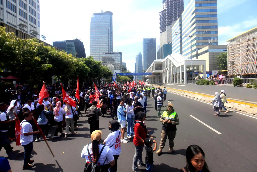 Jelang Pelantikan Prabowo-Gibran,...