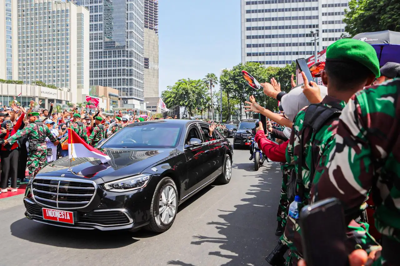 Momen Jokowi Disambut...