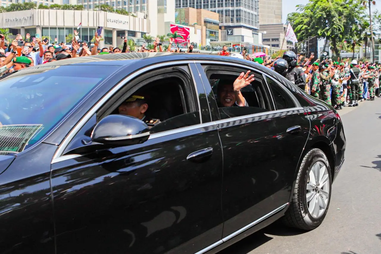 Momen Jokowi Disambut...