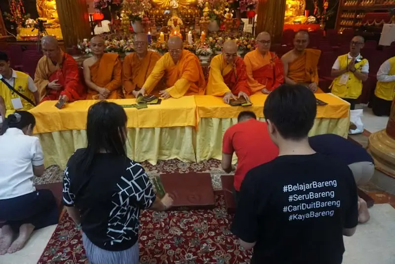 Umat Buddha Doakan Pemerintahan...