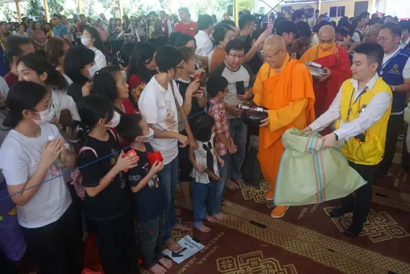 Umat Buddha Doakan Pemerintahan...