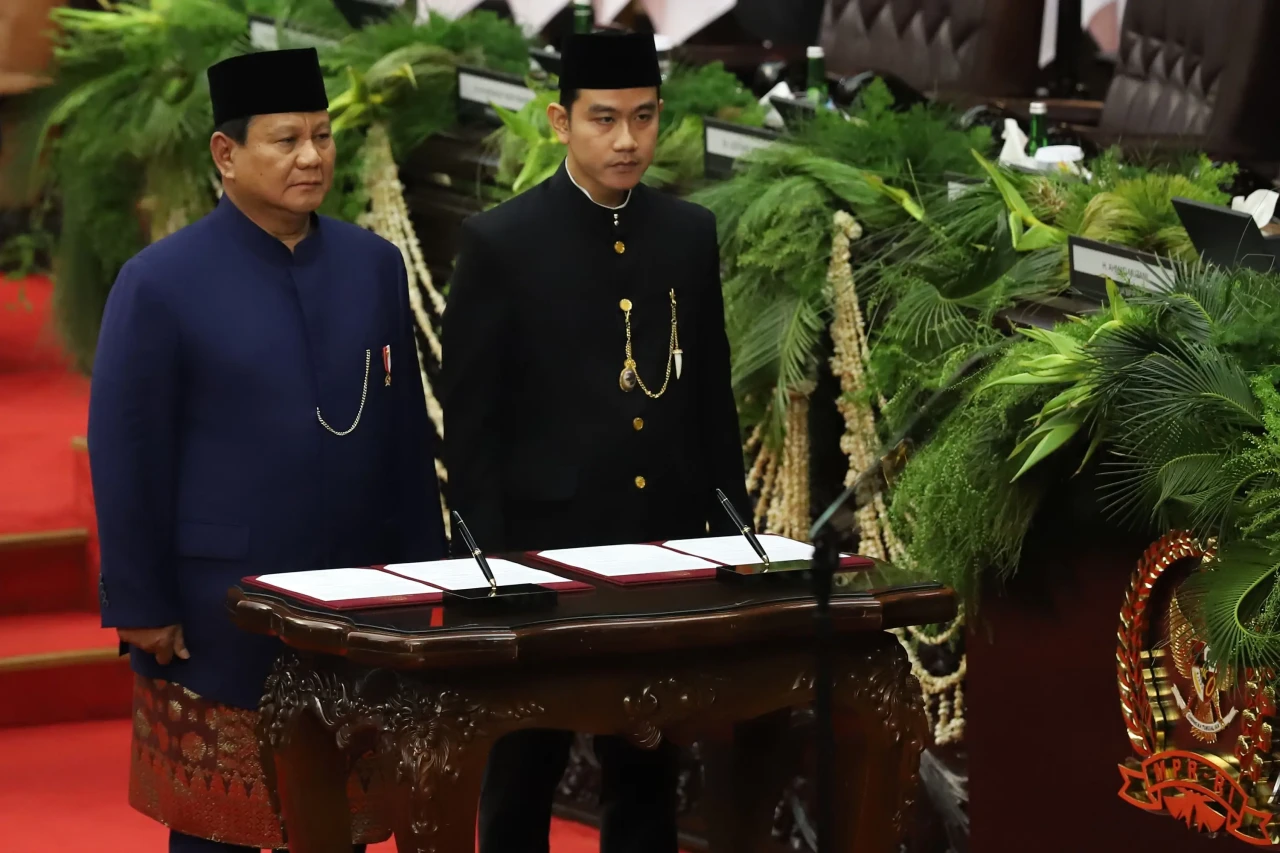 Prabowo dan Gibran Resmi...