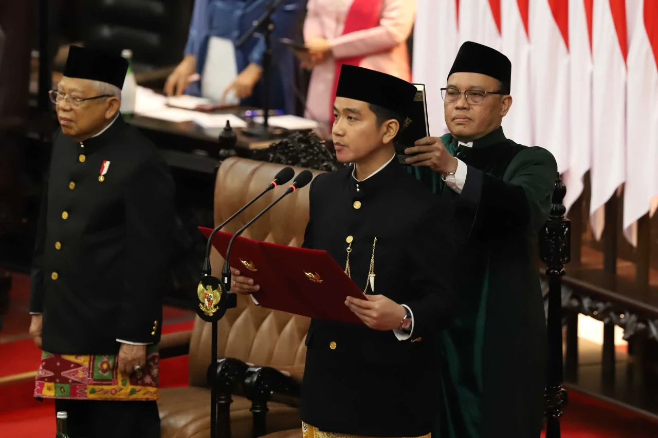 Prabowo-Gibran Ucapkan...