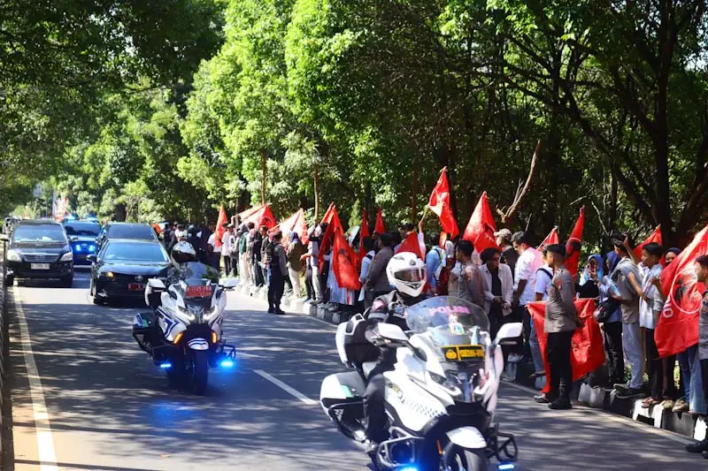 Ribuan Warga dan Simpatisan...