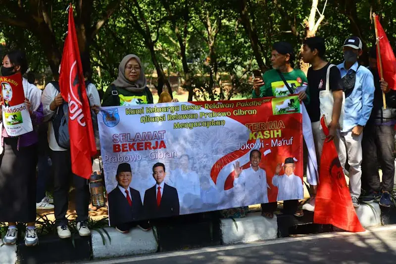 Ribuan Warga dan Simpatisan...
