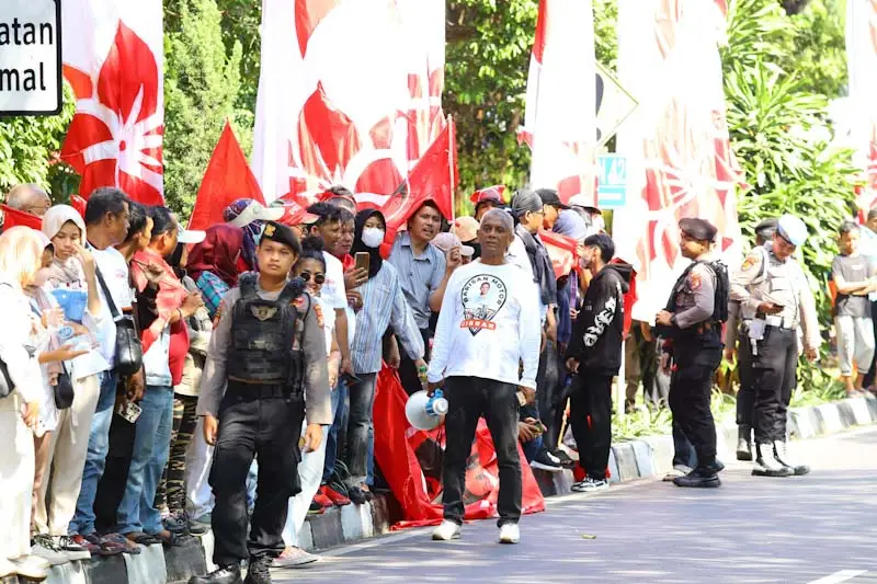 Ribuan Warga dan Simpatisan...