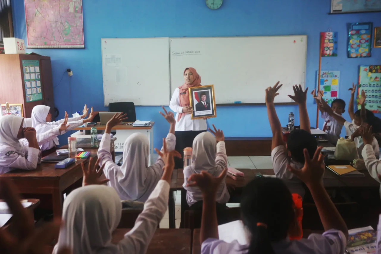 Pemasangan Bingkai Foto...
