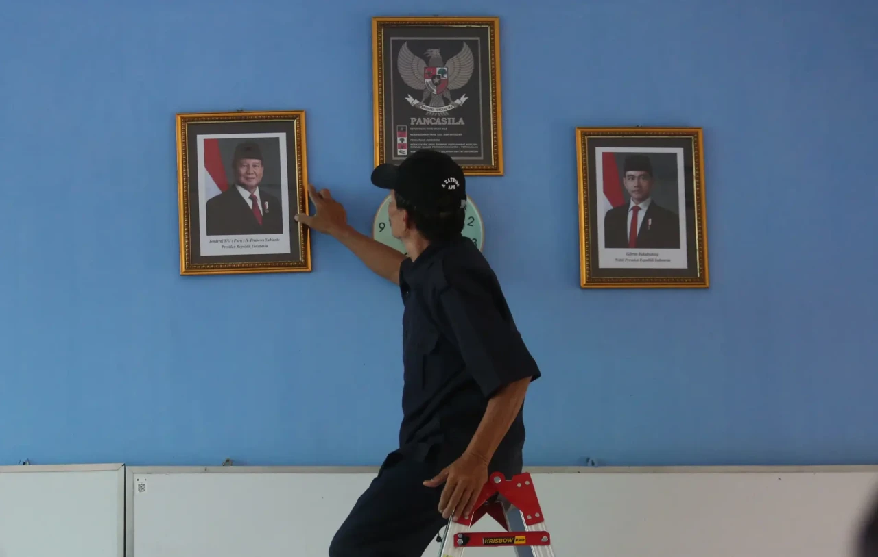 Pemasangan Bingkai Foto...