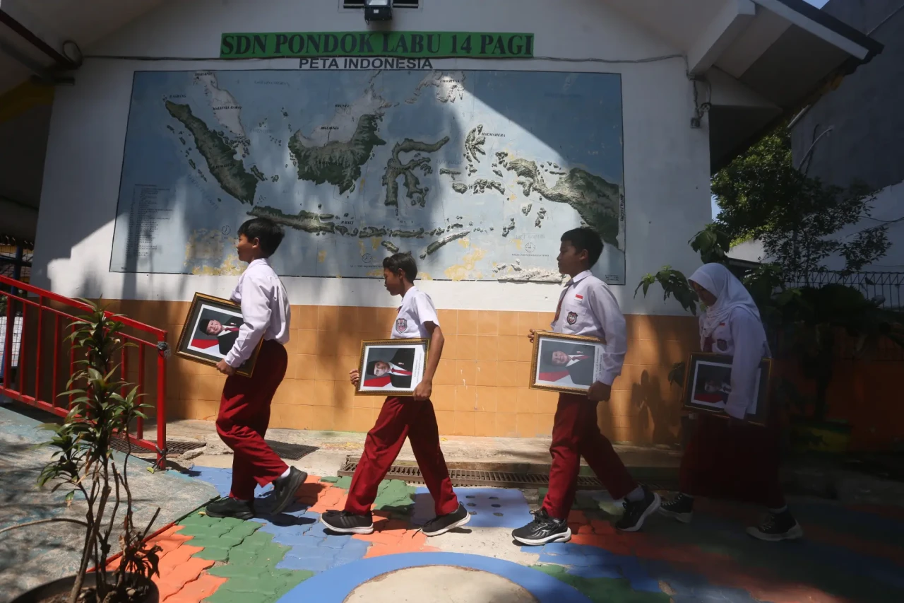 Pemasangan Bingkai Foto...
