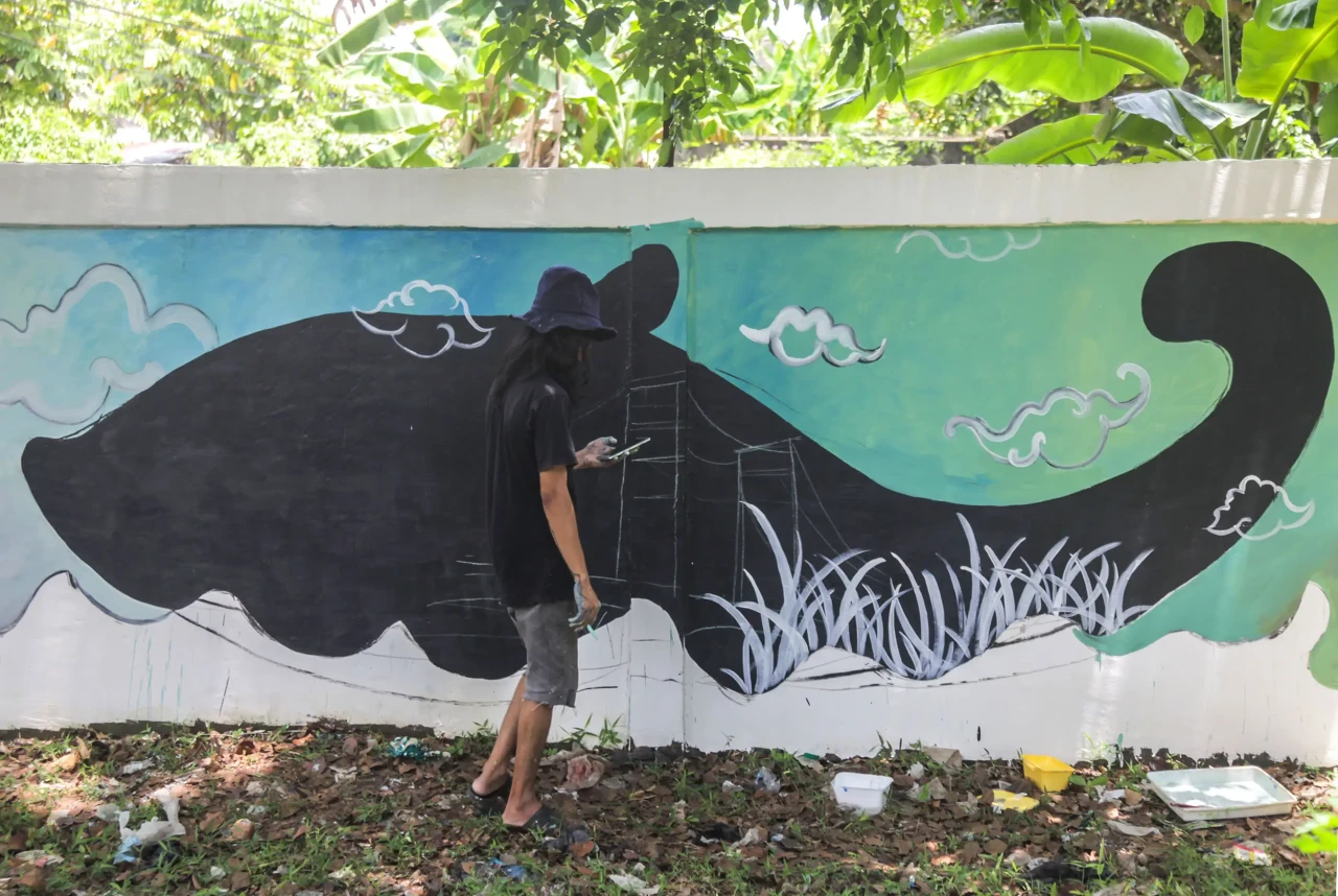 Potret Melukis Mural...