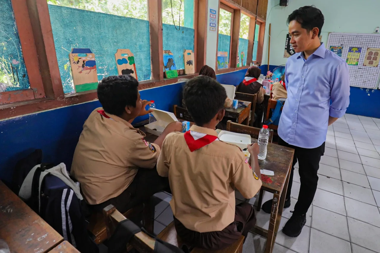 Momen Uji Coba Makan...