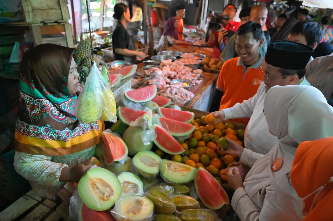 Suswono Kunjungi Pasar...