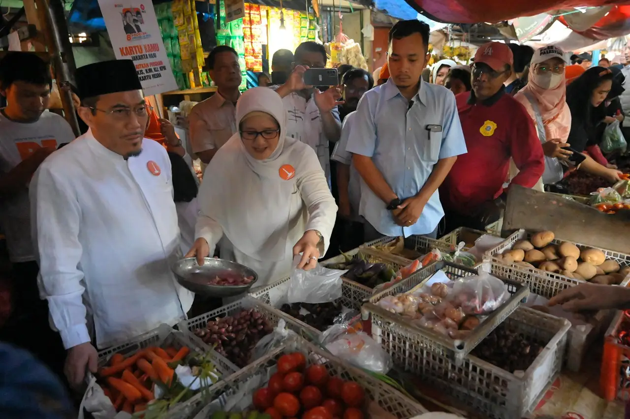 Suswono Kunjungi Pasar...