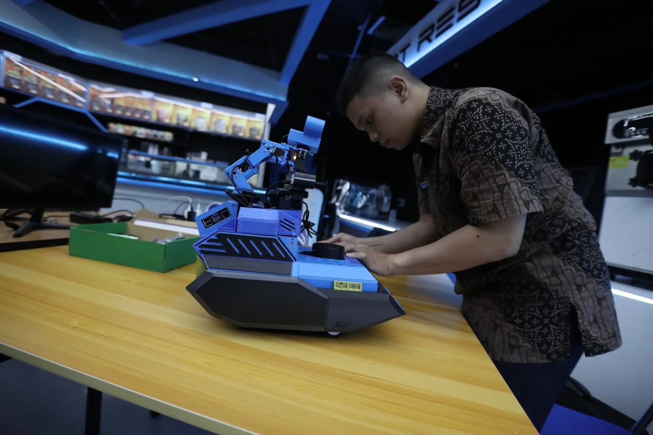 Pameran AI and Robotic...