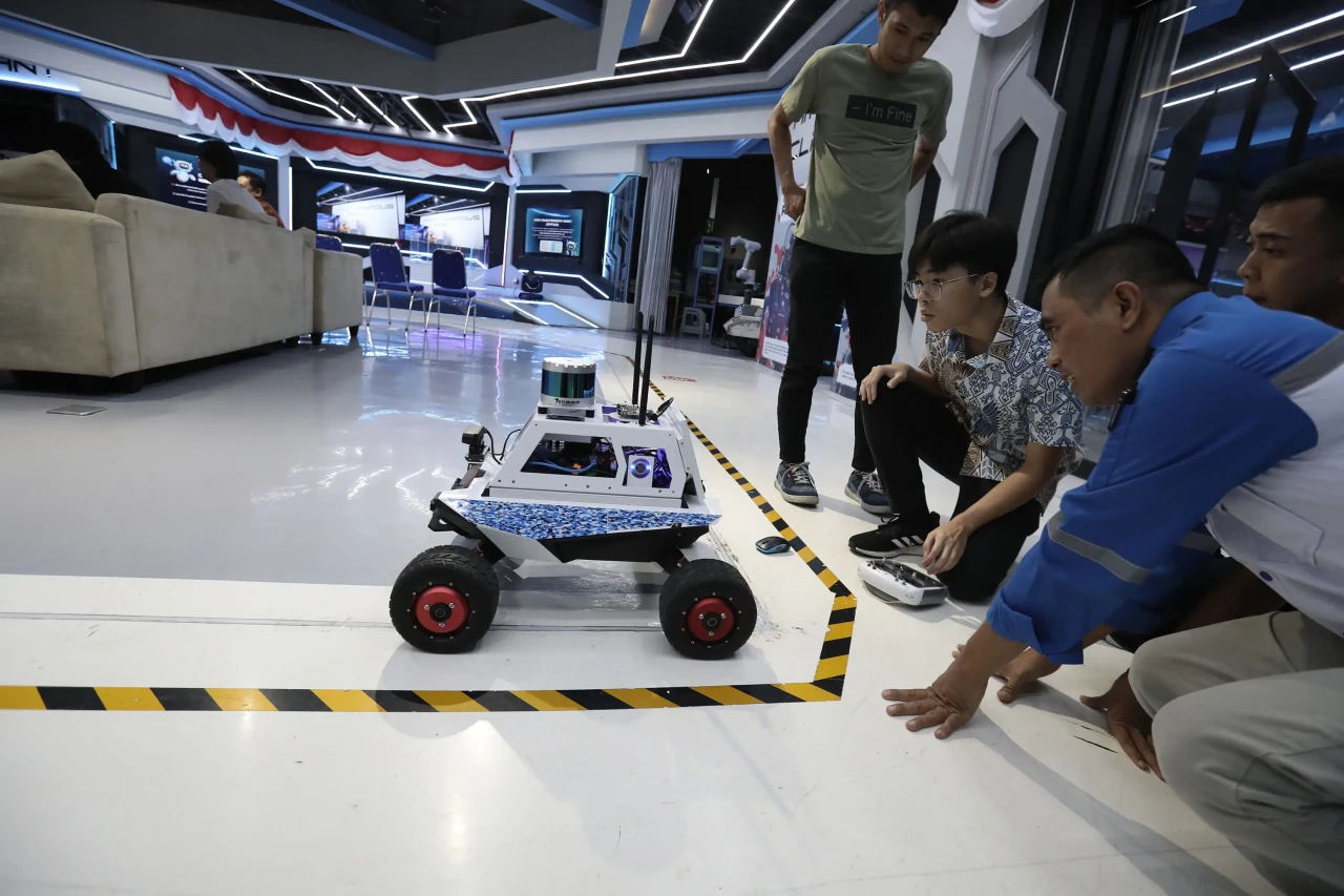 Pameran AI and Robotic...