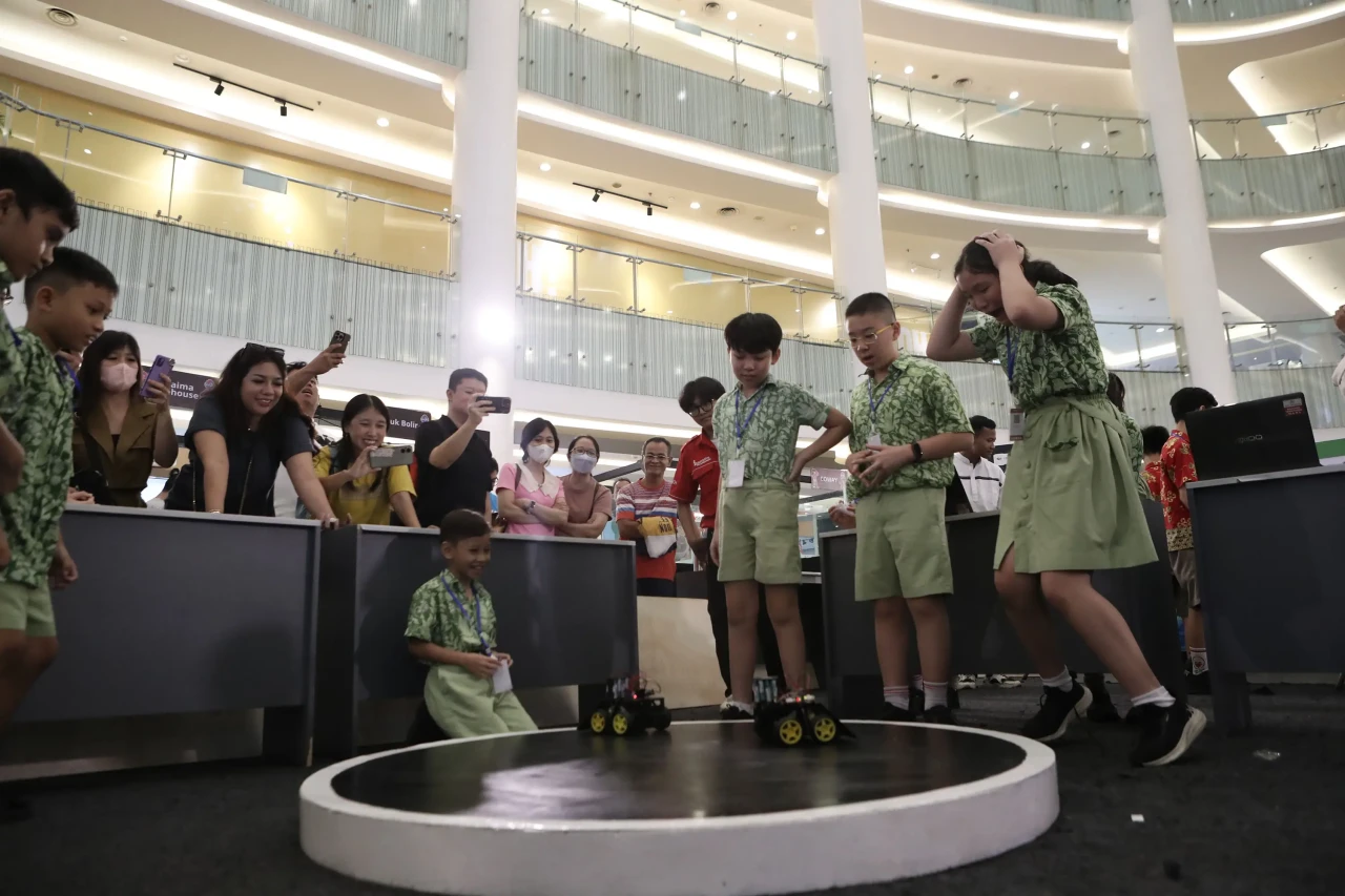 Pameran AI and Robotic...