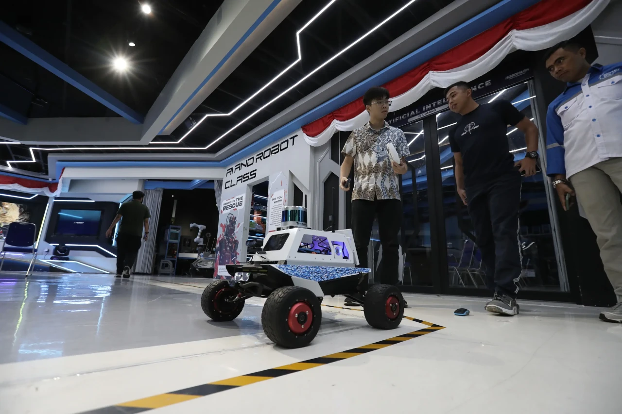 Pameran AI and Robotic...