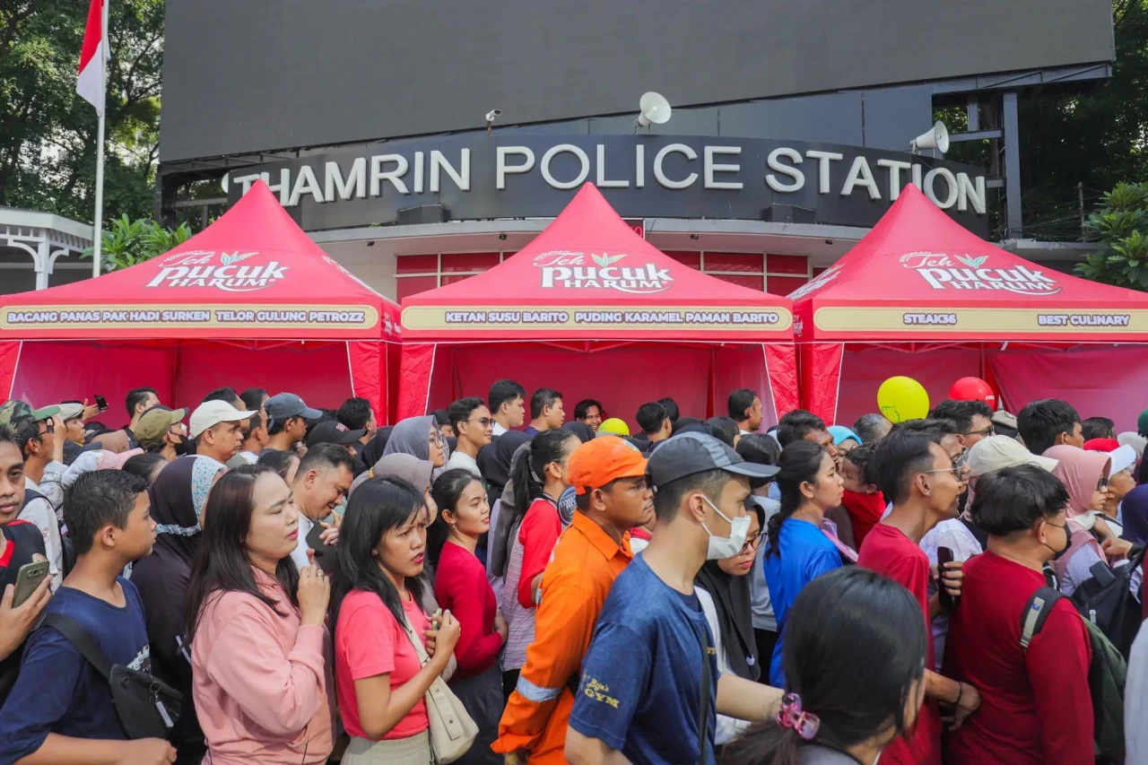 Pembagian Makanan Gratis...