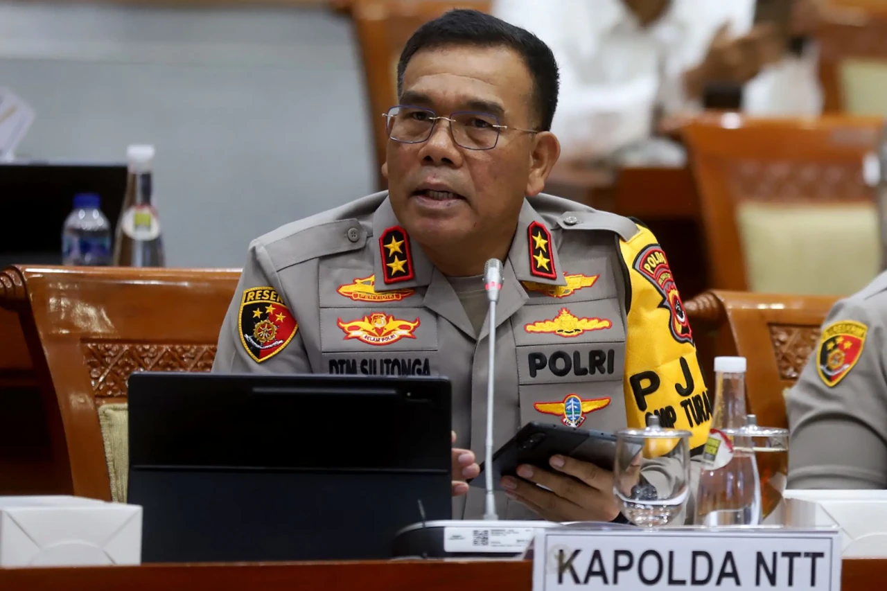 Komisi III DPR Bahas...