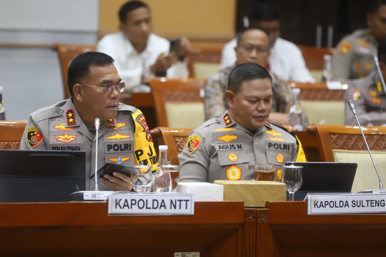 Komisi III DPR Bahas...