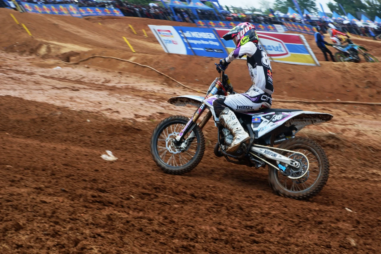 Serunya Aksi Crosser...